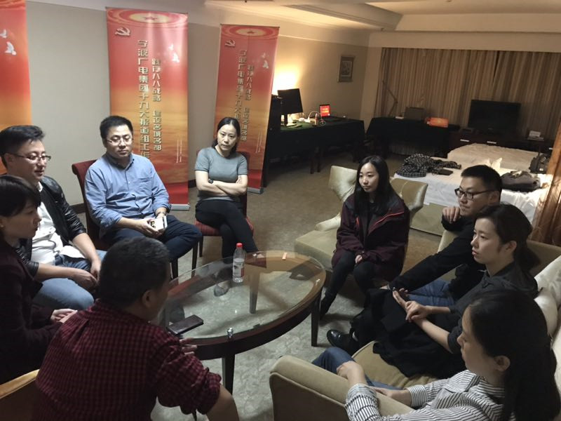 報道組圍繞報道選題細(xì)化策劃.jpg