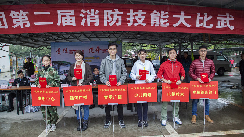 消防接力前6名：發(fā)射中心、電視綜合、經(jīng)濟(jì)頻率、音樂頻率、少兒頻道、電視技術(shù)代表隊(duì)1.jpg