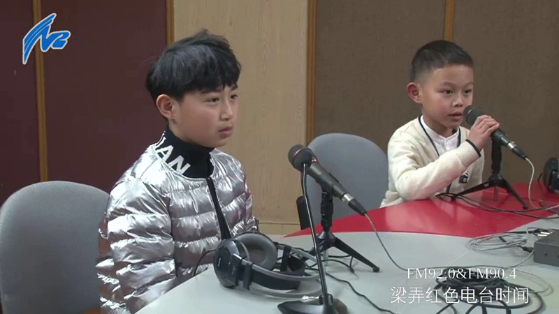 小朋友表演紅歌串燒.jpg