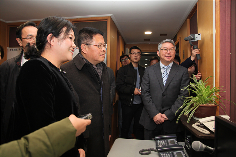 鄭書記看望慰問新聞綜合廣播.jpg