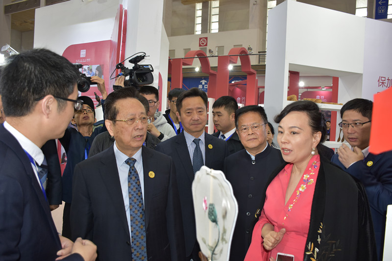 陳昌智、鄭柵潔視察巡館（2）.JPG