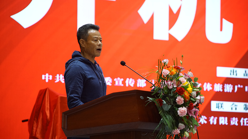 著名演員黃品沅代表演員發(fā)言.jpg