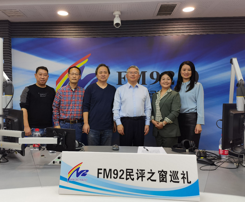 張總與節(jié)目主創(chuàng)人員合影.jpg