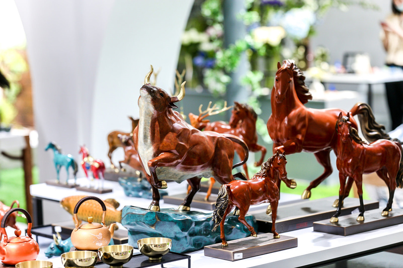 朱炳仁銅展品.jpg