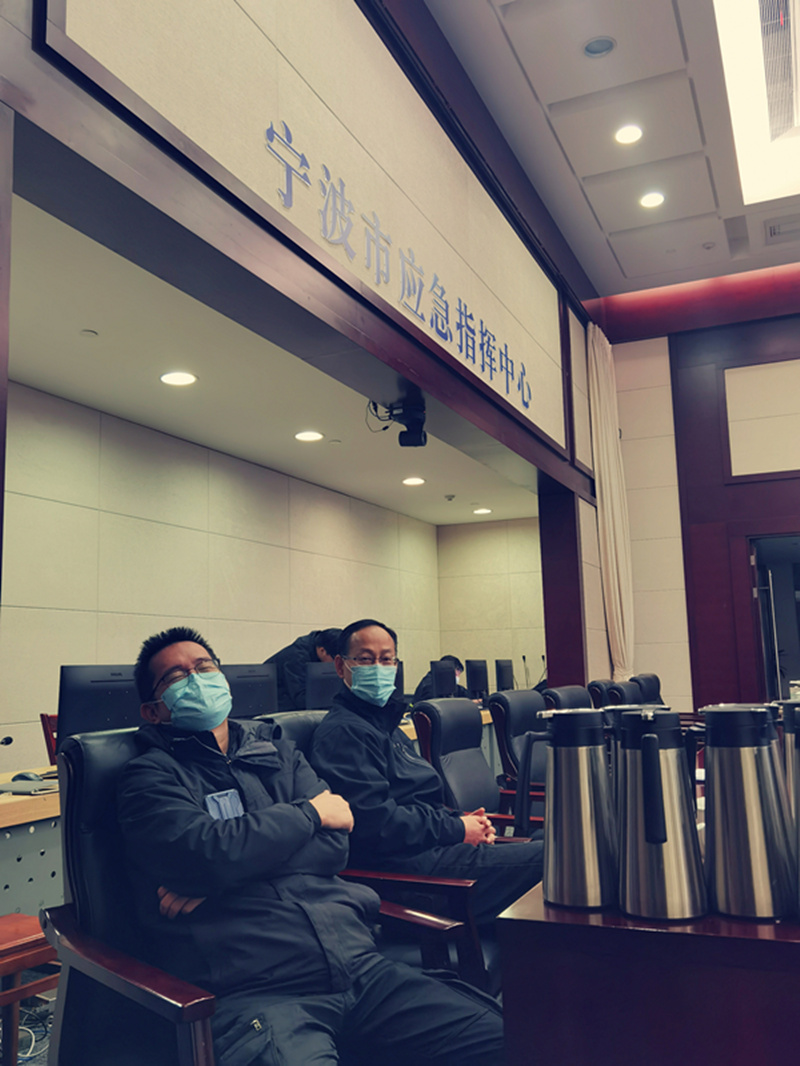 記者翁常春凌晨2點在市應急指揮中心待命.jpg