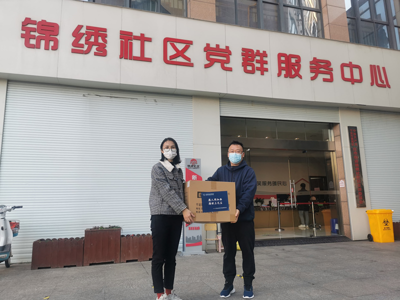 廣電集團(tuán)捐贈(zèng)防護(hù)服儀式.jpg
