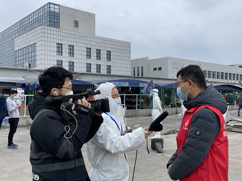 5.金誠在采訪中.jpg