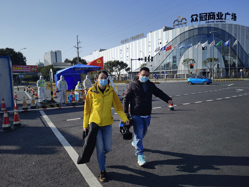 18.何星燁、王勤剛趕到現(xiàn)場.jpg