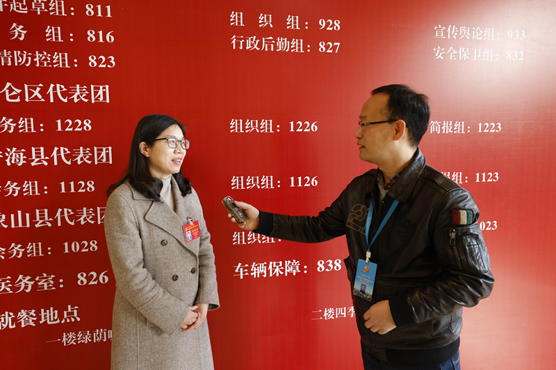 新聞廣播記者翁常春采訪黨代表朱紅明.jpg