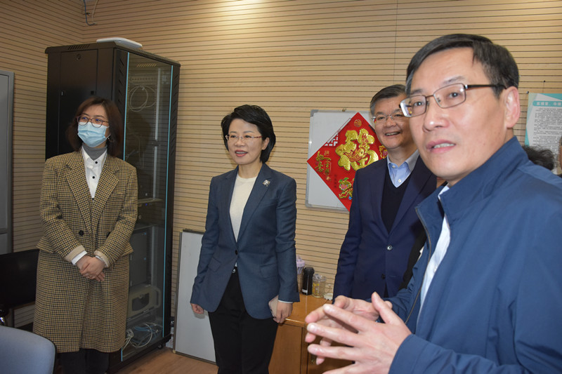 金彥部長(zhǎng)參觀考察廣播直播間.JPG
