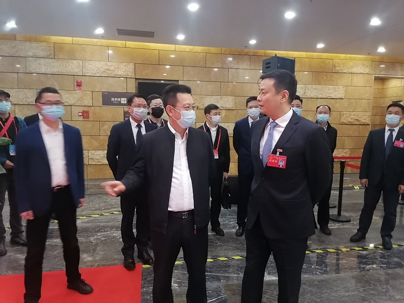 湯飛帆市長看望電視直播團(tuán)隊(duì).JPG