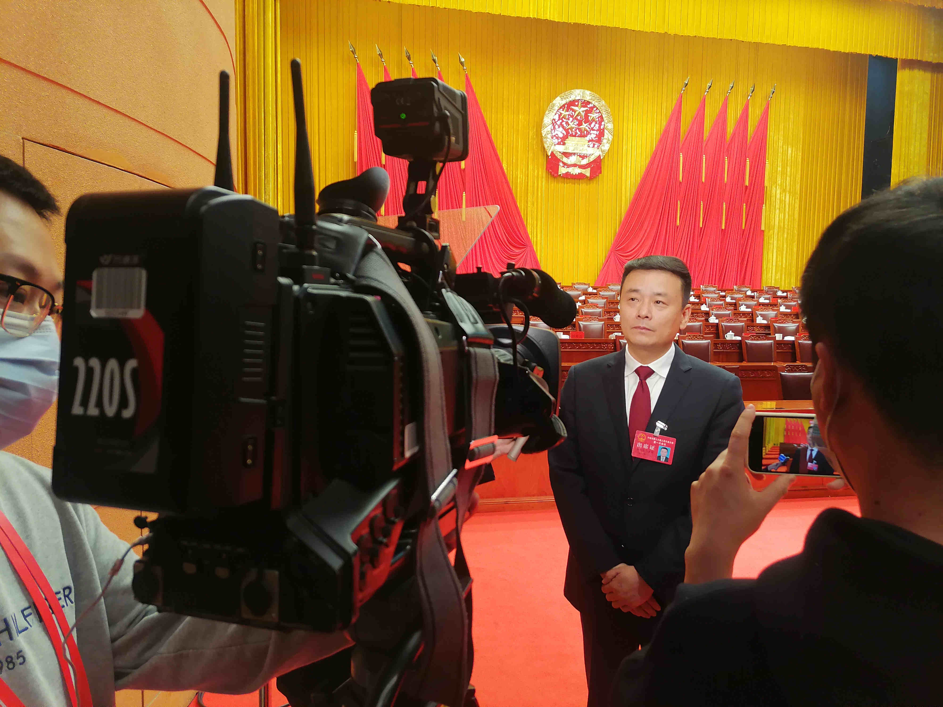 湯飛帆市長(zhǎng)接受采訪.JPG