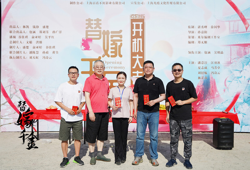 5.部分主創(chuàng)人員合影.jpg