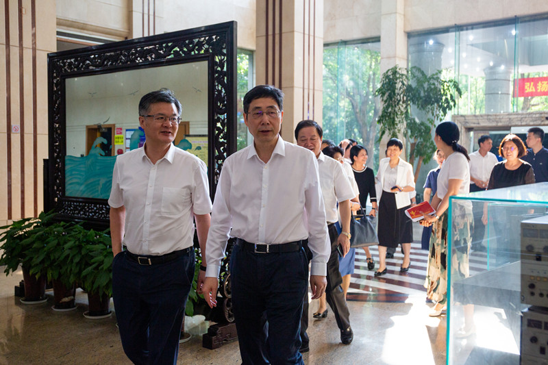 徐宇寧主席與李可總裁（放最上面）.jpg