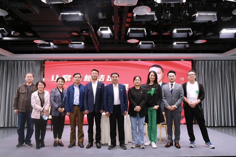 訪談結(jié)束后合影圖片_20221020135713.jpg