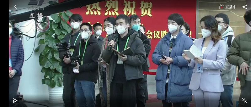 記者在局長(zhǎng)通道提問(wèn).jpg