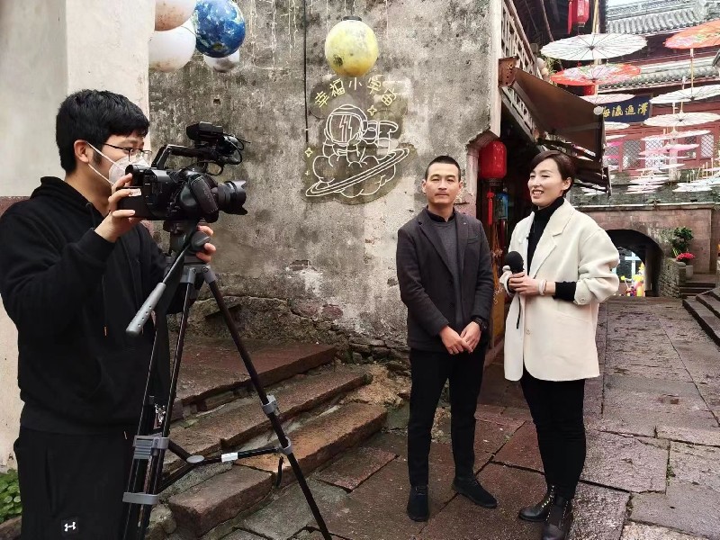 象山臺記者沈絢來到象山石浦漁港漁光之城藝術(shù)聚落，探訪象山當(dāng)?shù)啬贻p人的藝術(shù)文化聚集地。_副本.jpg