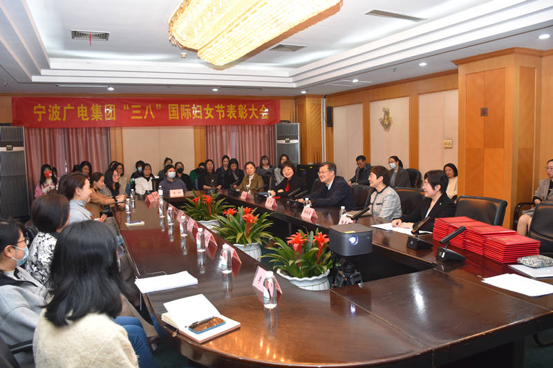 李總講話.JPG