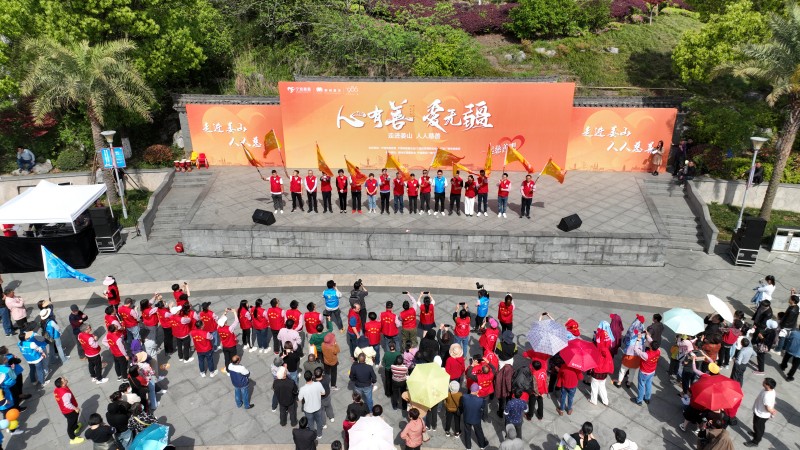 《一起慈善吧》走進(jìn)10個(gè)縣市區(qū)授旗出發(fā)儀式.jpg