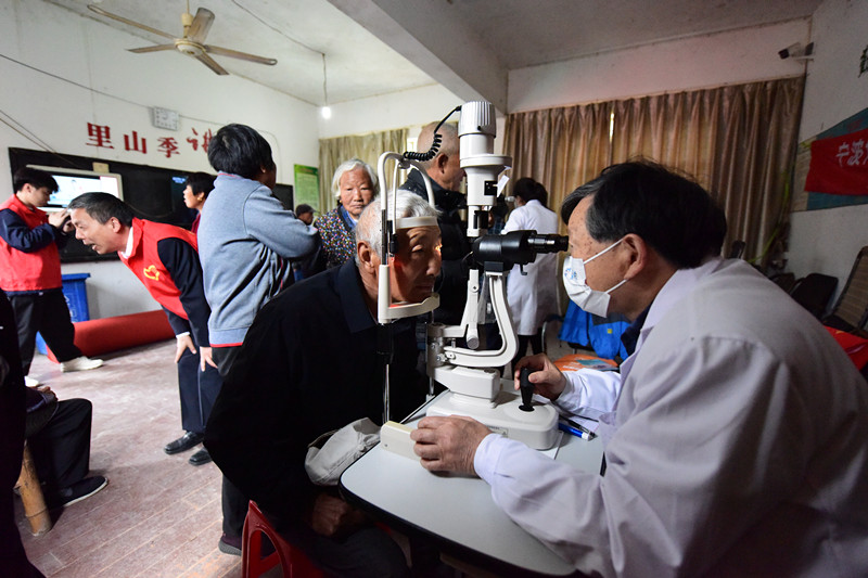 測(cè)視力.jpg
