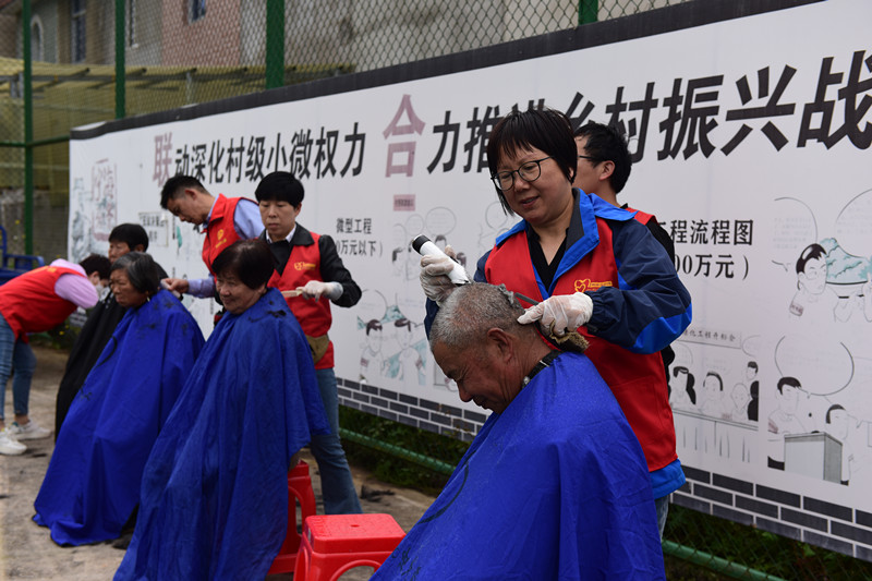 理發(fā).jpg