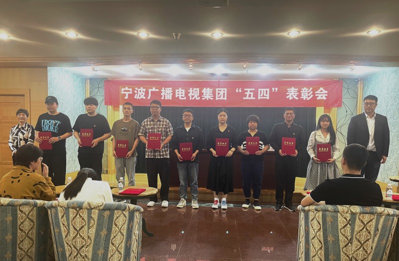 為集團(tuán)優(yōu)秀團(tuán)員頒獎2.JPG