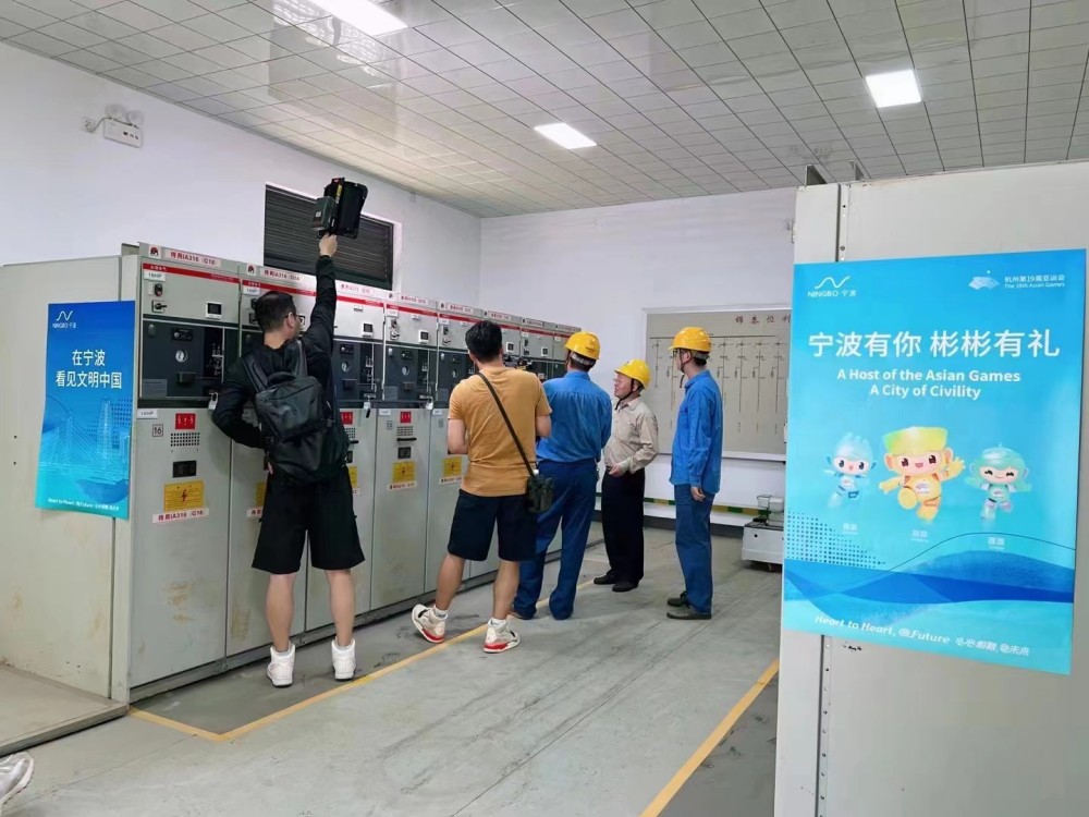 拍攝時(shí)代楷模錢海軍.jpg