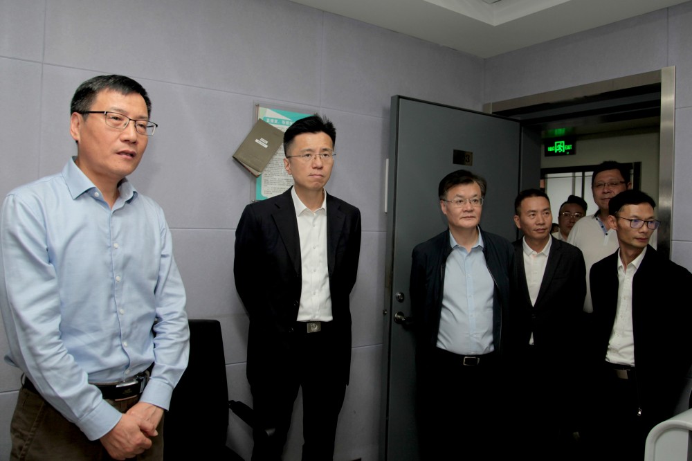 參觀考察廣播直播區(qū).JPG