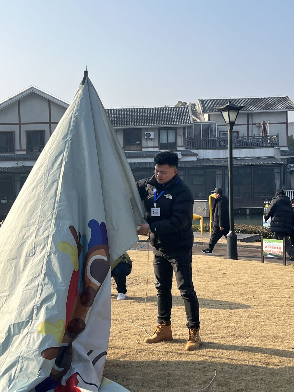 主持人子涵現(xiàn)場搭建要放.jpg