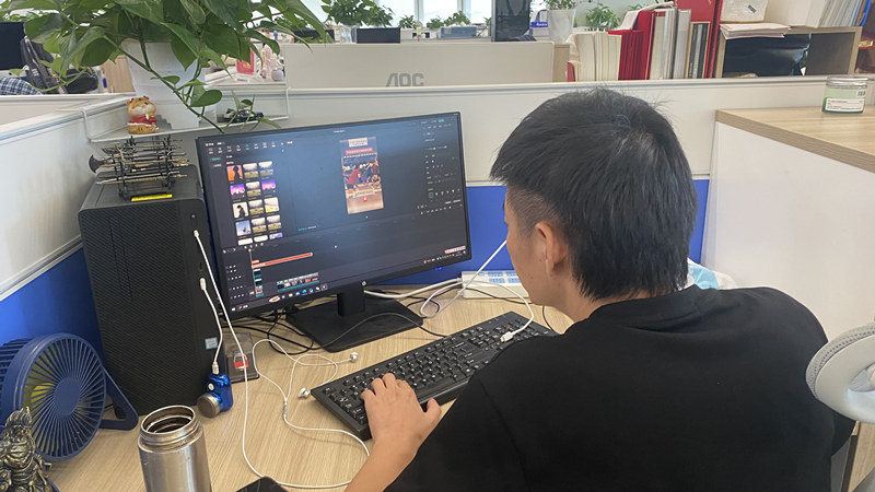 記者剪輯工作.jpg