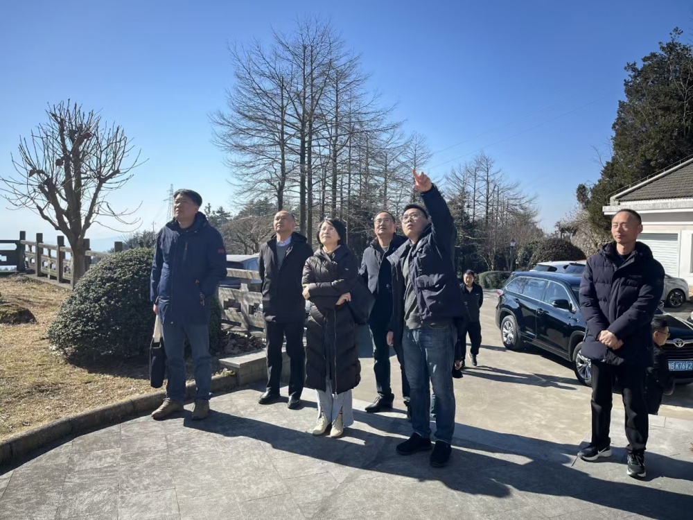 沈書記、朱總到奉化商量崗發(fā)射三臺(tái).jpg