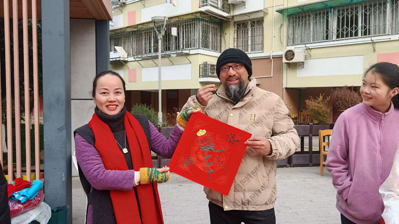 斯里蘭卡友人與大家一起共同感受中國年.jpg